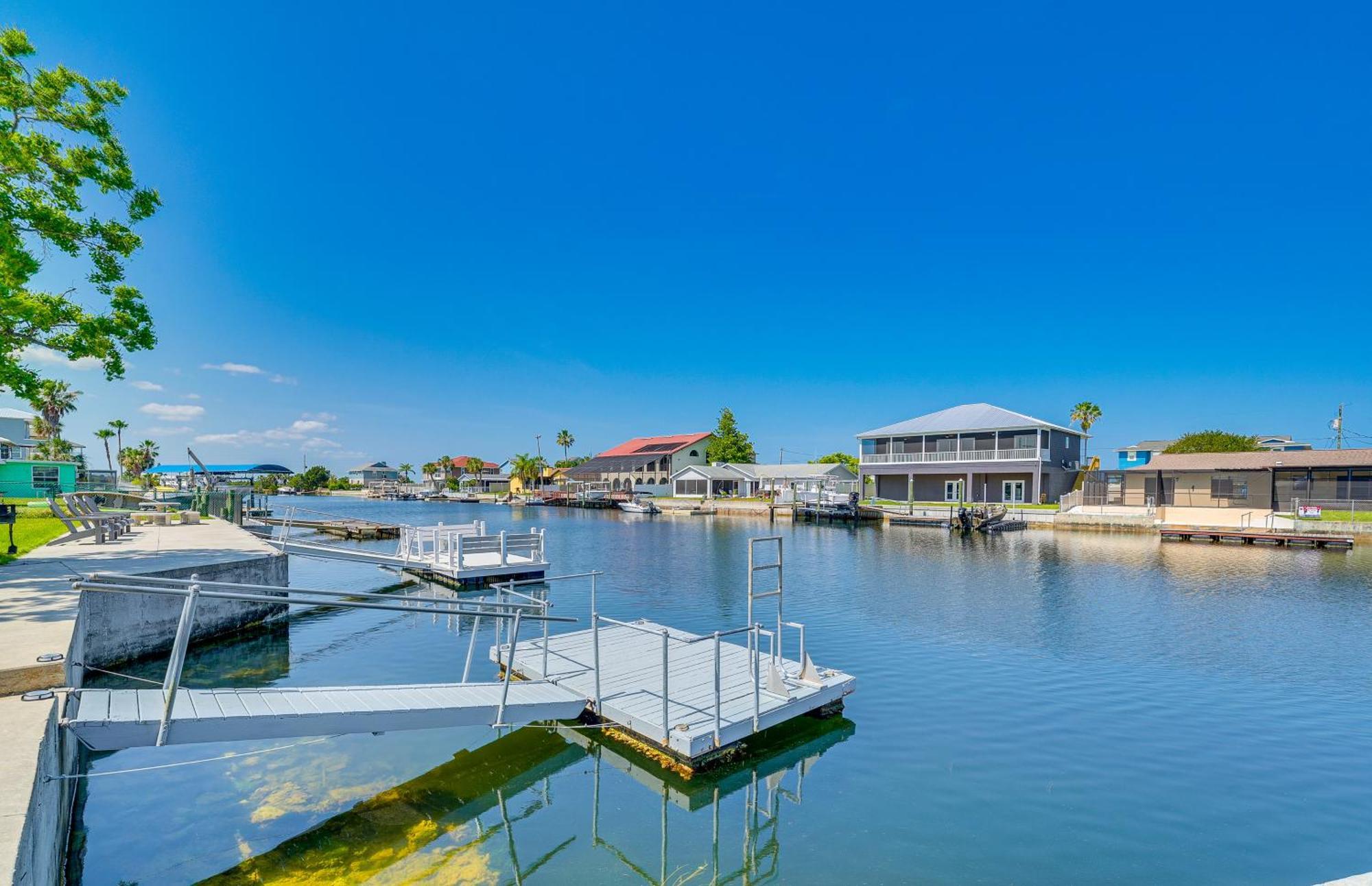 Waterfront Hernando Beach Home With Dock And Hot Tub! ภายนอก รูปภาพ